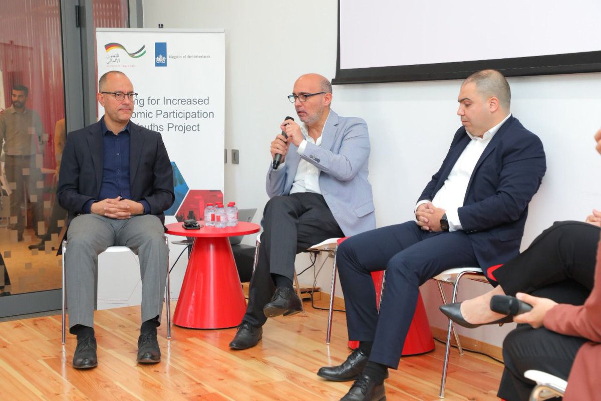 intajICTJO's tweet photo. From #intaj CEO Mr. #NidalBitar participation in "#ICT Sector" Panel Discussion within the 8th #CareerDay organized by @HTUjo 

#upskillingprogram #digiskills #Jordan #career 
@NidalBitar @giz_gmbh https://t.co/4D2DPZnqJw