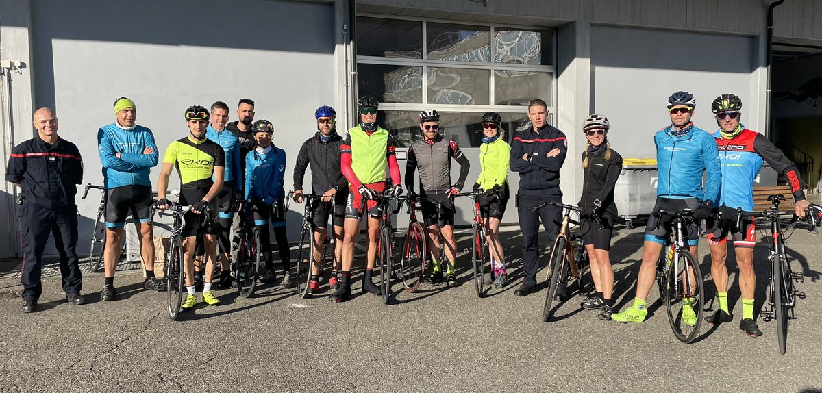 sdis68's tweet photo. 🚴‍♀️🚴‍♂️#Défi #Vélo organisé dans le cadre du congrès national des Sapeurs-Pompiers à #Nancy #cnspf2022 
Départ de nos 11 #pompier68 cyclistes ce matin de #Mulhouse. C’est parti pour 176 km en direction de Nancy. 
Bonne route et bon courage à eux ! https://t.co/vV5pQyDuhx