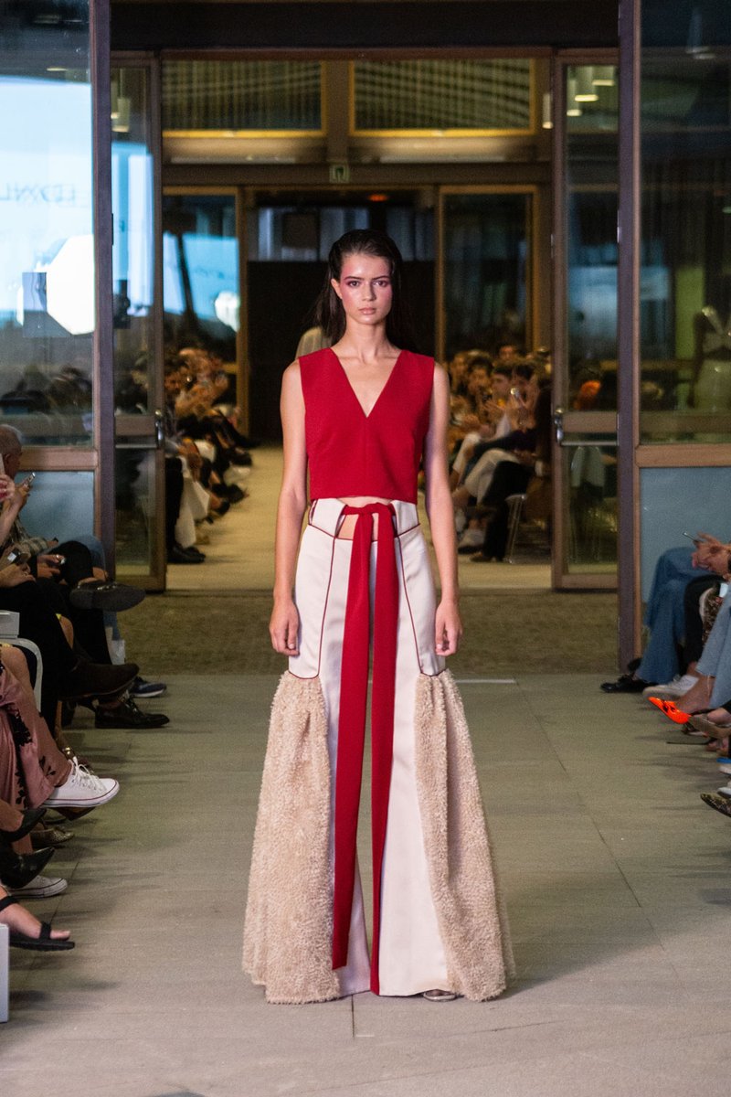 esnuestro_es's tweet photo. Es nuestro acudió al desfile de #PilarDalbat en el @COAMadrid y pudo conocer desde el front row del #desfile las propuestas para la próxima temporada: https://t.co/Ne72iKkwCD
#diseñoespañol #Esnuestro #hechoenEspaña #ecofriendly #solidocapaz #Granada #modadeautor #slowfashion https://t.co/GSPJLKYUPH