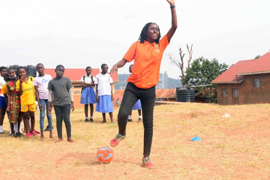 HubIncredibles's tweet photo. #ThrowbackThursday
Our director @kayangella doing her thing. #NjagalaVibe ๐
#GetOnTheGo #sports4dev #football4change #sportsgirls
#ChildrenInSport
#DareToPlay https://t.co/wJU6zRjvnF