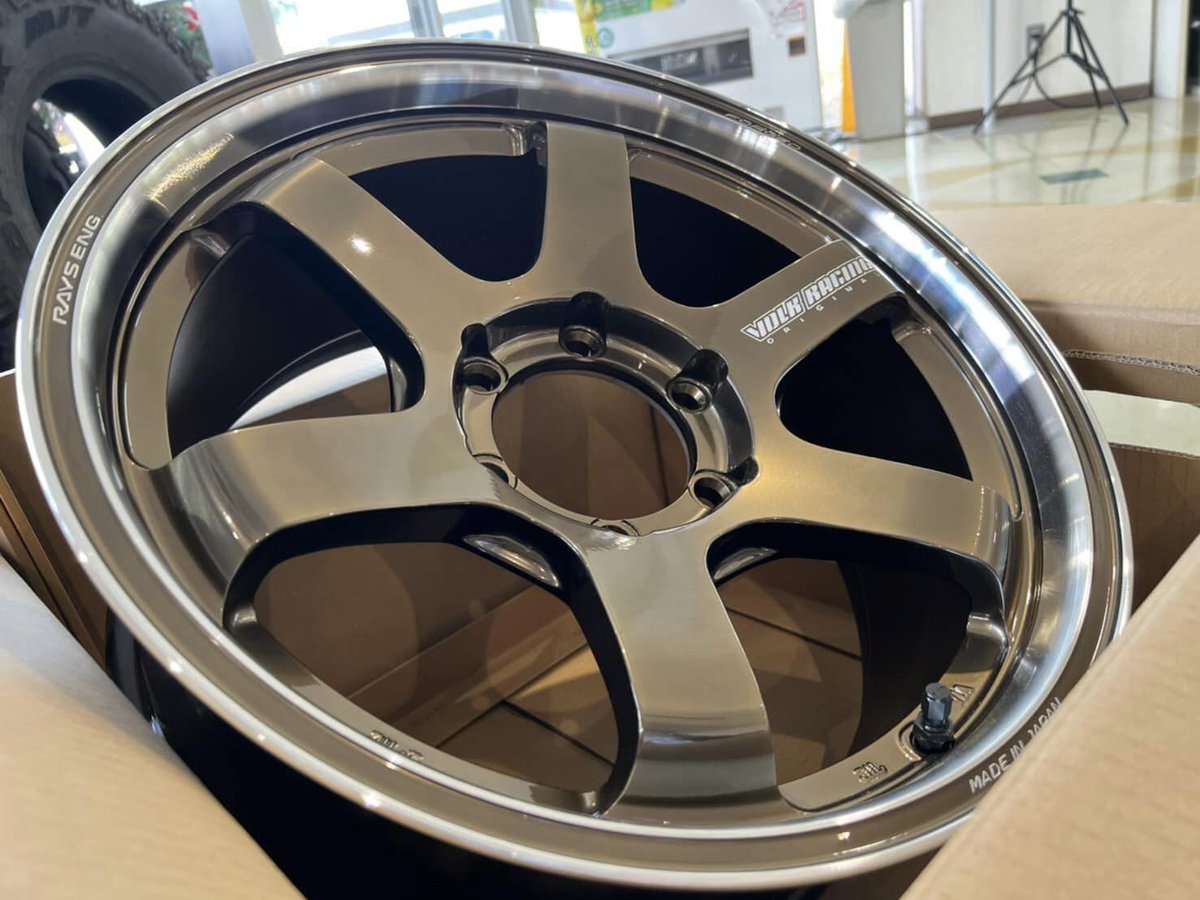 corolla_sapporo's tweet photo. 【GR Garage NEWS】
RAYS VOLKRACING TE37SB tourerSR
#シャイニングブロンズメタル の
現物写真が手に入りましたのでご紹介✨
何とも言えない発色の
#シャイニングブロンズメタル
詳しくはこちら👇
https://t.co/btmnqZKqSy
#HIACE #REGIUSACE に
お乗りの方はチェックです👀 https://t.co/BmWK3lXHye
