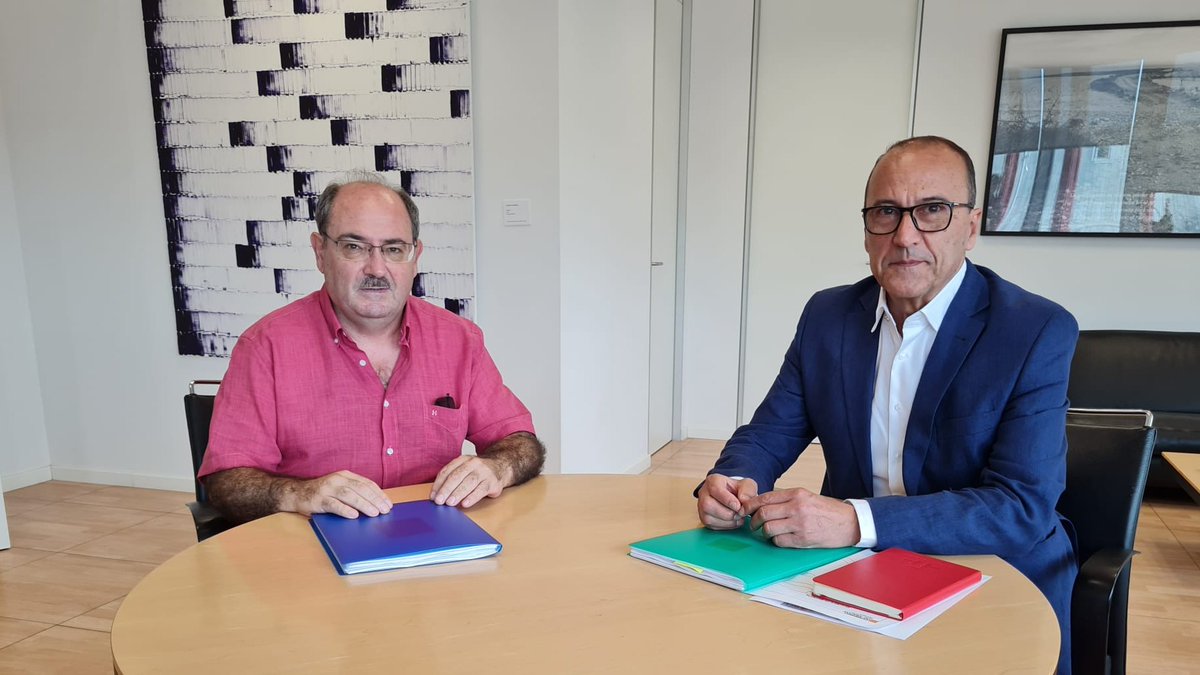 👥 El consejero <a href="/felipefaci/">Felipe Faci Lázaro</a> ha recibido al alcalde de #Alagón para abordar las necesidades educativas de la localidad. 

El responsable educativo ha avanzado que el próximo plan de infraestructuras incorporará una dotación económica para la ampliación del instituto.

<a href="/alagonayto/">Ayuntamiento de Alagón</a>