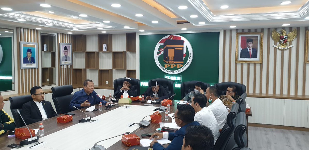 DPP_PPP's tweet photo. Fraksi PPP DPR RI menerima audiensi tokoh masyarakat menolak nikah beda agama di kantor Fraksi PPP DPR RI Senayan. (22/09/2022)

#PartaiPPP https://t.co/Ac4qkbG5gH