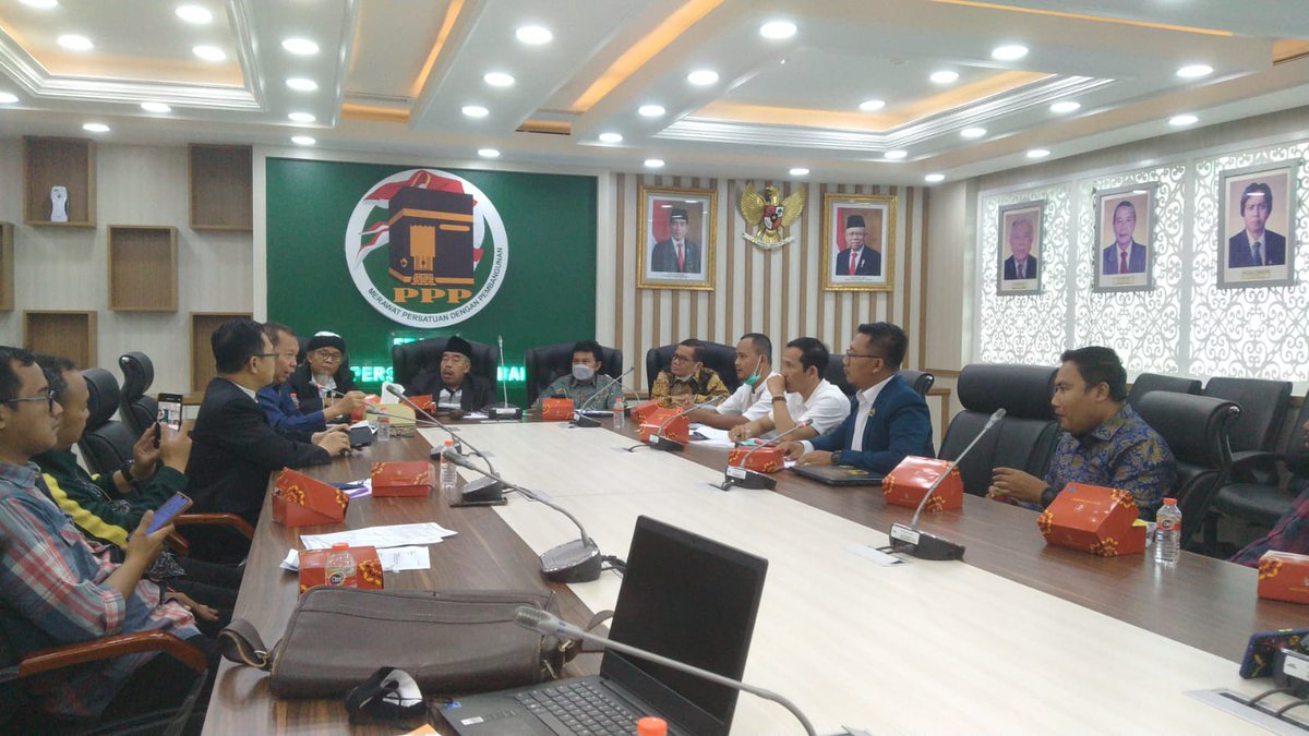 DPP_PPP's tweet photo. Fraksi PPP DPR RI menerima audiensi tokoh masyarakat menolak nikah beda agama di kantor Fraksi PPP DPR RI Senayan. (22/09/2022)

#PartaiPPP https://t.co/Ac4qkbG5gH