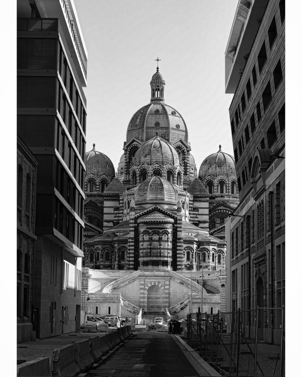 ericdesort's tweet photo. Au détour d'une rue...
#Marseille #photooftheday #photo https://t.co/16ttQ8ZANR