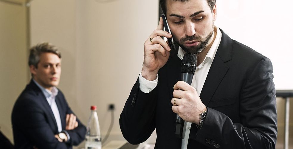 "La Banque Postale, EDF, Doctolib… Pas d’hésitation à avoir, Allo-Media et sa solution de #speechanalytics, <a href="/uhliveAI/">uh!ive</a>, peuvent se vanter d’avoir séduit bon nombre d’institutions historiques ou de startups devenues incontournables en France..." en-contact.com/sur-un-air-de-…