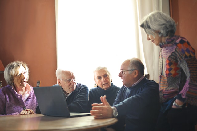 A new study by <a href="/UniStavanger/">Universitetet i Stavanger</a>'s <a href="/ThomasElisa2/">Elisa Thomas 🇧🇷</a>, Kristi Bjørnes Skeie, and Hong Huang explores the inclusion of the elderly in the early stages of the innovation process. 

Read the #OpenAccess paper: doi.org/10.1111/radm.1…