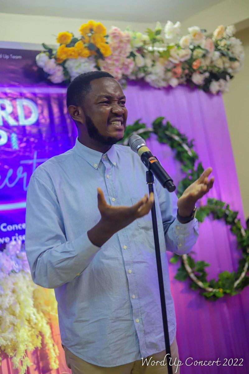 Vbuqsworld's tweet photo. Picture Highlights: One of Ghana’s finest poet @eli_sabblah was available and graced the “Word Up Concert” last weekend. You really missed on a great ministration if you weren’t available cc @kingwonderword
#vbuqsworld #wordupconcert #gospelblog https://t.co/jC1pqJ6o7G