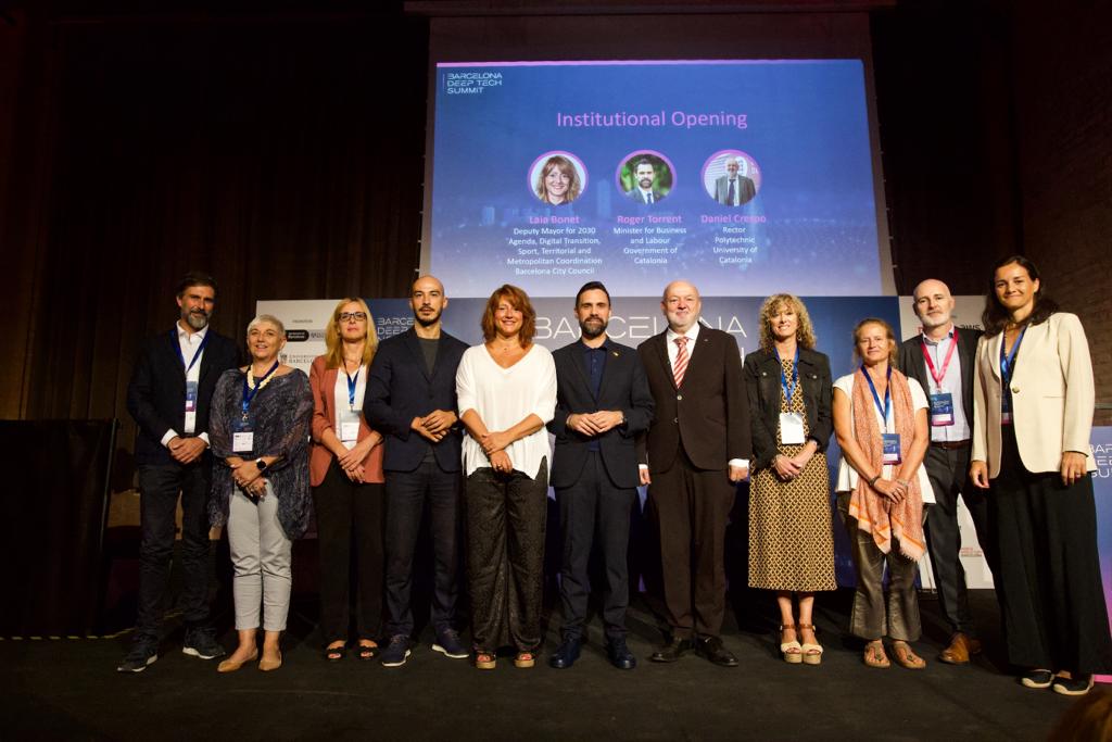 barcelonactiva's tweet photo. Posicionem #Barcelona en el mapa global del #DeepTech! 🗺
👀🔍 Avui ens reunim amb rectors/es d'universitat, la comissionada Bàrbara Pons, @lljunca, experts/es del sector i, @felixortega i Lorenzo Di Pietro de @barcelonactiva.
Debatem sobre el futur del #DeepTech a la ciutat! https://t.co/0gA3twU1WA