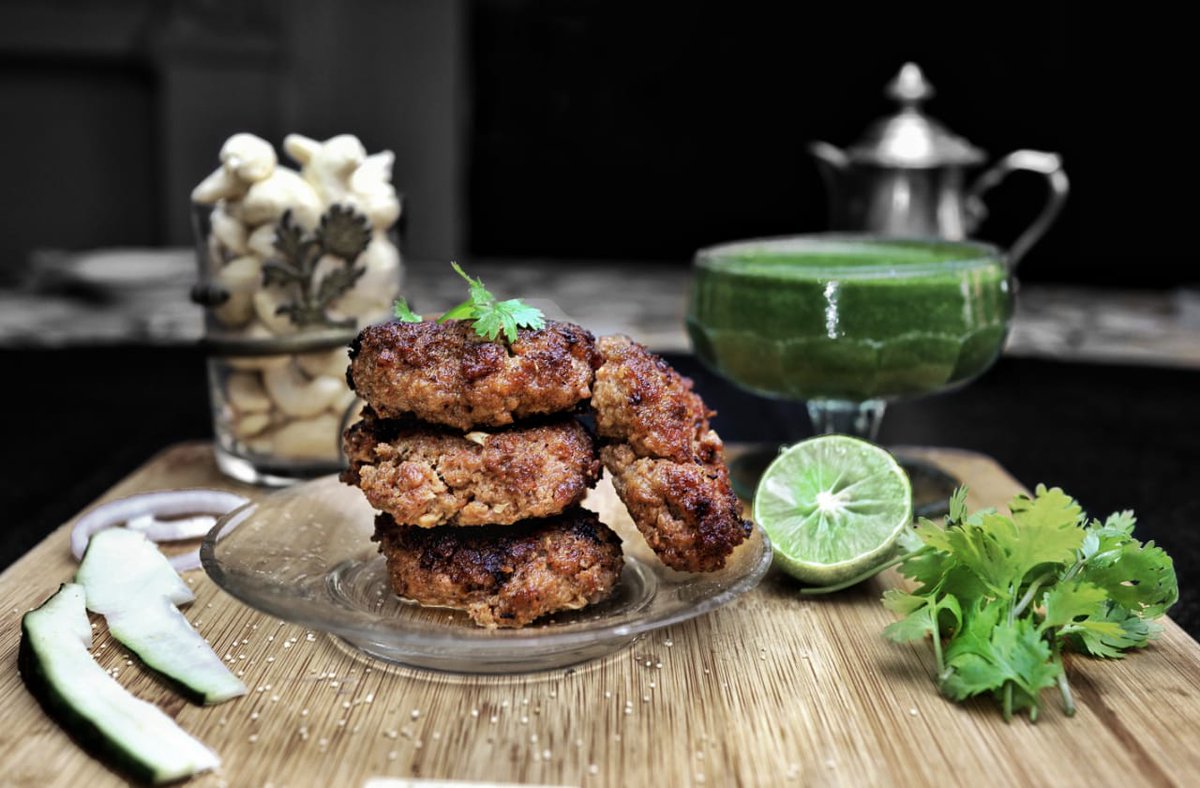LucknowiLuqma's tweet image. These melt-in-your mouth kebabs are of of the signature delicacies of Lucknow. A Lucknowi meal is incomplete without galouti kebabs.
#lucknowiluqma #shamikabab #awadhifood #mughlai #lucknow #food