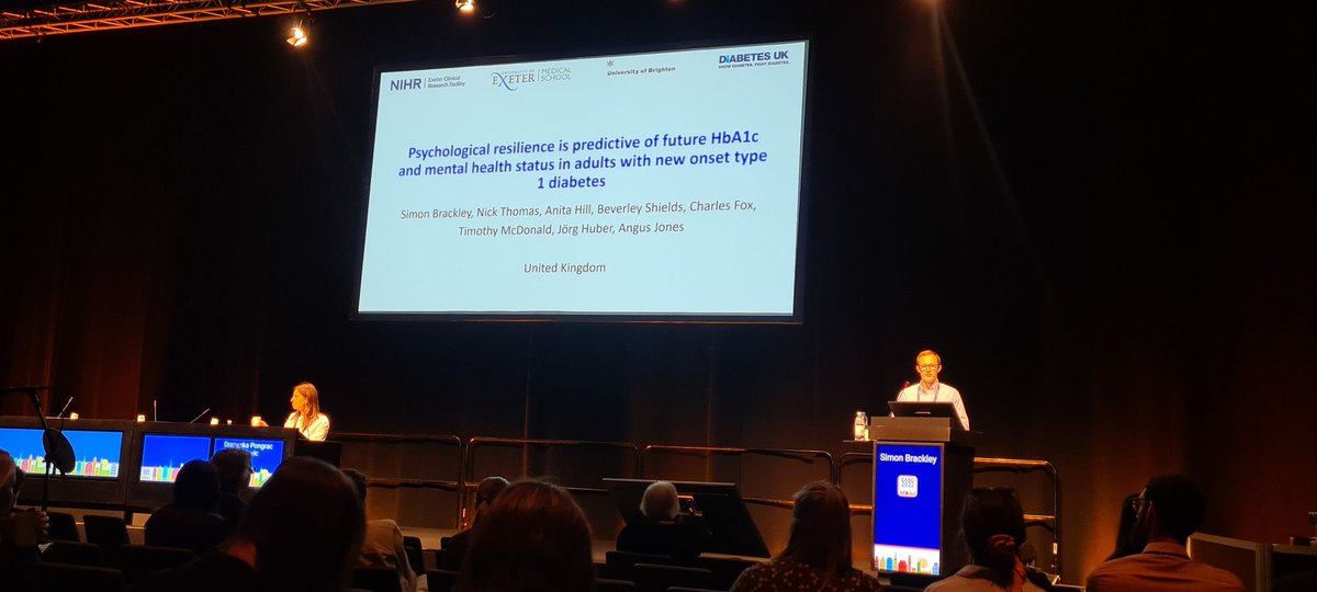 DUK_research's tweet photo. Cracking presentation by Dr Simon Brackley highlighting how psychological &amp; physical wellbeing after a #diabetes diagnosis can be intertwined

⬆️ psychological resilience at T1D diagnosis prospectively linked to ⬇️ HbA1c 2 yrs later

No relationship in T2D

#EASD2022 @angusgjones https://t.co/xxNLL9yKog