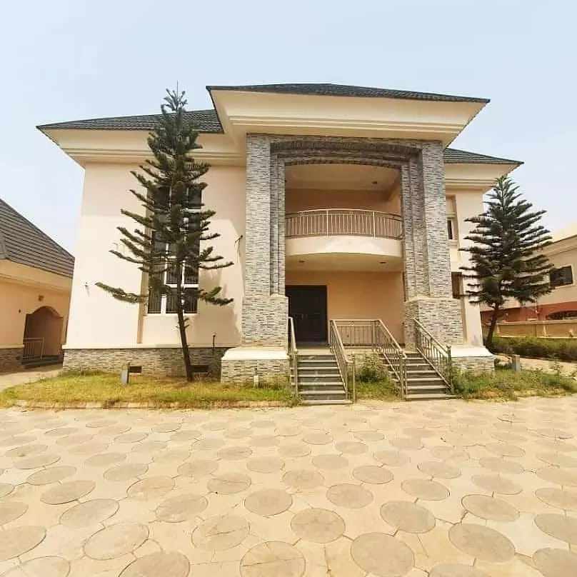 FynHomes's tweet photo. FOR SALE FCT ABUJA NIGERIA.!

Six (6) bedroom detached duplex with BQ and swimming pool

Location - Gwarimpa district ABUJA

Price is 250 million naira

Call - 08061317573

#Thunivu #Russia https://t.co/kxNP4C25fd