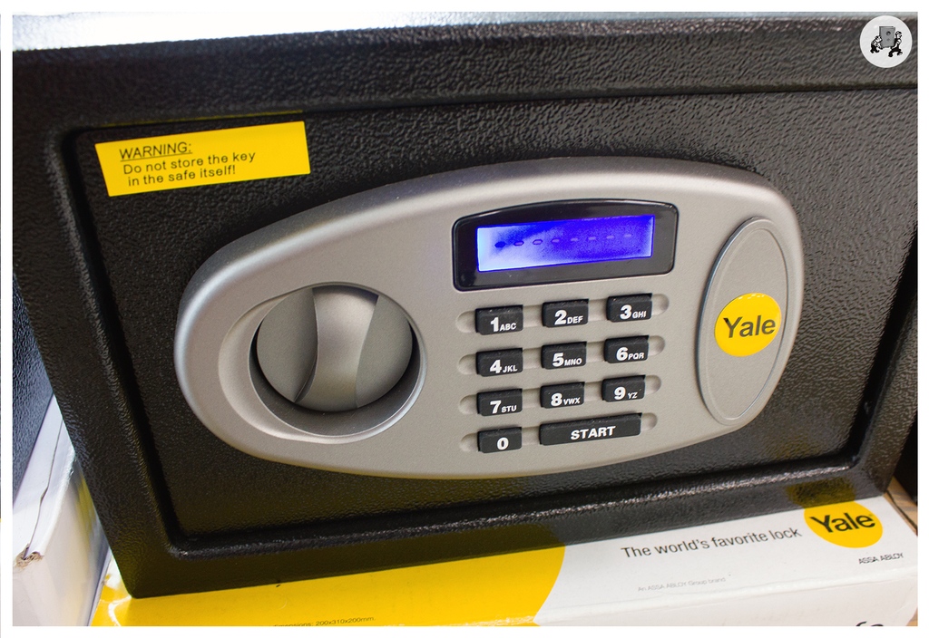 alphalocksrslip's tweet photo. ➡️📸 Are you looking to change the locks on a safe?! We can do it in store!
Visit us here 👉️ Ruislip Manor, 74 Park way, HA4 8NR 📍
You can trust 25+ years of experience ✅👩‍🔧👨‍🔧🛡️🔓🔑
https://t.co/5BJzL2nSa3 | 📲 01895 676 123
#alphalocksruislip #locksmith #contractors https://t.co/wW47MiOaxN