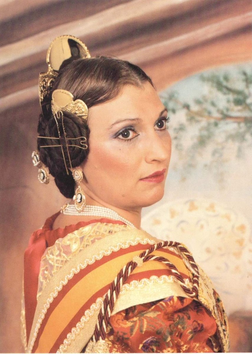 FallaBSR's tweet photo. En Junta General feta divendres passat, es va nomenar a Vicenta Montejano com a Fallera Major 2023.
Enhorabona
#FallaBSR #Falles23 #JuntsMolemMes https://t.co/v5Eet4tLVz