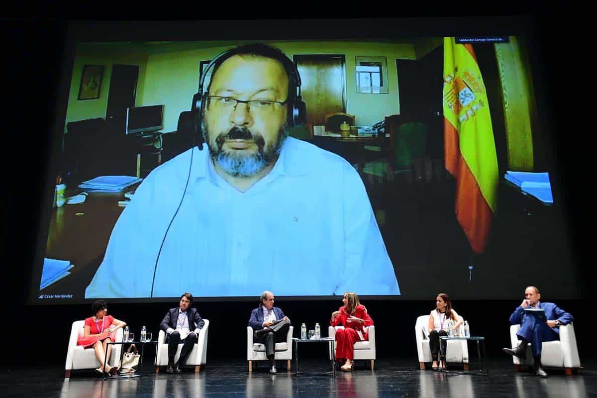 diariofarma's tweet photo. El sector plantea a Hernández sus peticiones para la Ley de Garantías #cnf22 (@Farmaceuticos_ @Farmaindustria @BioSim_es @Fedifar @anefp_org @AESEG_genericos) | https://t.co/r4AiBKOxo7 via @diariofarma https://t.co/GXKgThcEWv