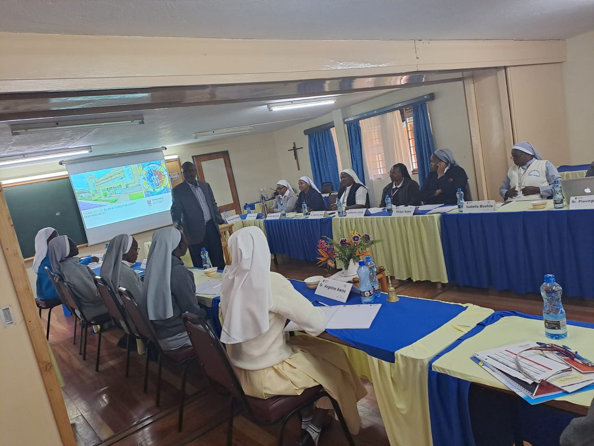 Day 4: Benard Chege faculty @StrathU training sisters on budget preparation management at a refresher workshop in Subiaco Retreat Center, Nairobi . @hiltonfound #SBVP