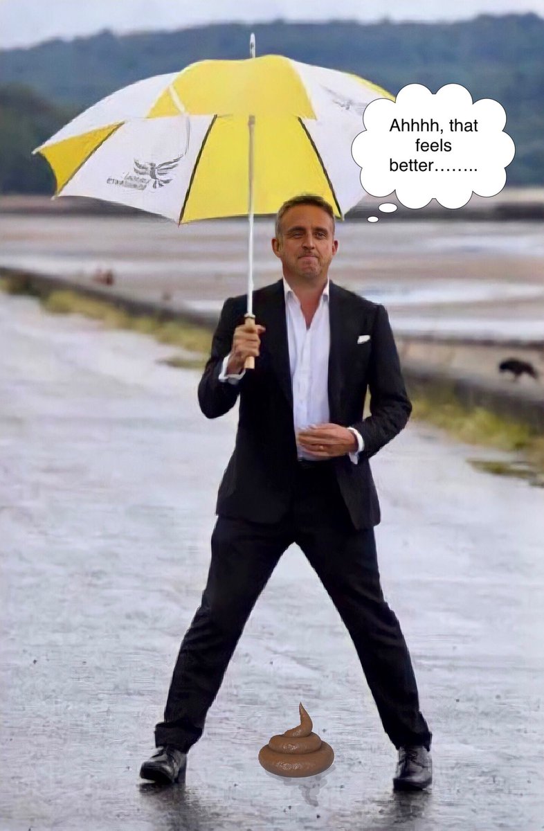 Ianmac611's tweet photo. @ElphinstoneJack Heโs a thin skinned narcissist who will say and do anything to keep Scotland in chains to his preferred country. He should be ridiculed at every turn. #AHoleHamilton https://t.co/pgN0WdTsdl