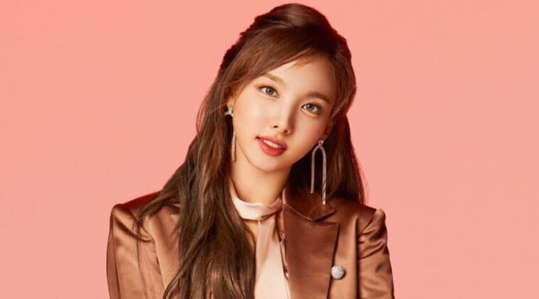 peachyoung02's tweet photo. HAPPY BIRTHDAY 22 SEPTEMBER BABIES🫰🫰😙
#JINYOUNG #GOT7 #갓세븐 #NAYEON #TWICE #트와이스 #HYOYEON #SNSD #소녀시대 #SEUNGMIN #SKZ #STRAYKIDS #스트레이키즈 https://t.co/tLznxTuMkw