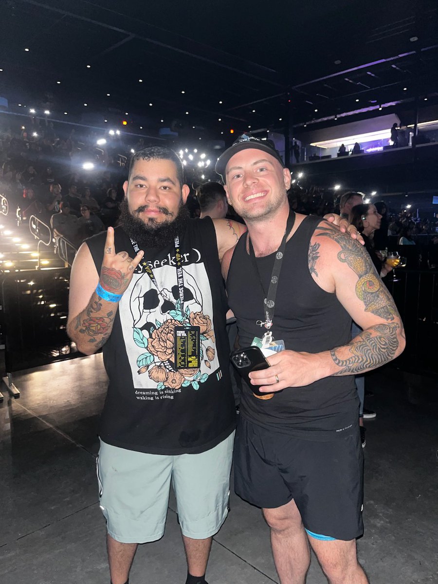 JoeyyRaces's tweet photo. S/o @TuckFFAK aka bass slayer for the pic it's been so long since I've seen ffak what a set man! #MetalcoreForever https://t.co/Zxcyws2T87