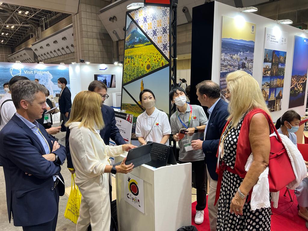 AETCadiz's tweet photo. JATA #TourismExpoJapan · Hoy y mañana, las empresas #socioaetc @HotelLasCortes @dunacandela @Cadiz4Rentals y @AlquilerVacacional #sociosaetc participarán con el objetivo de contactar con tour operadores y agencias de viajes japonesas para mostrarles Cádiz como destino turístico. https://t.co/NLGLRS8SJY