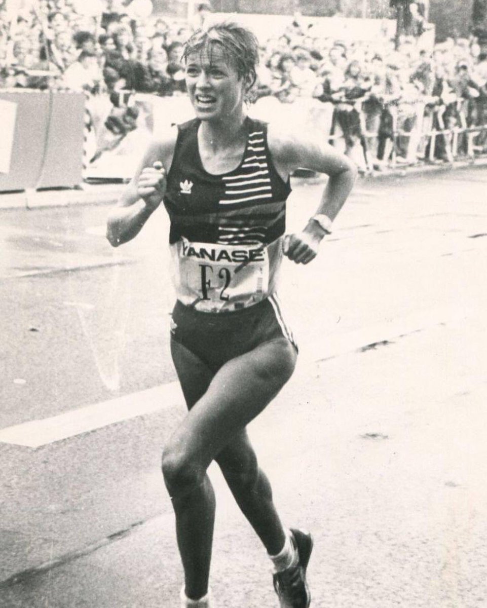 utapippig's tweet image. Friends, Ihr Lieben: 3 days till the @berlinmarathonE w. memories from “Running To Freedom”1990.
Many of U will be running the race. Good luck for your recovery &amp;amp; have your speedy running shoes always close by.💙  
1:private (permission Horst Milde,former race director)
2:private