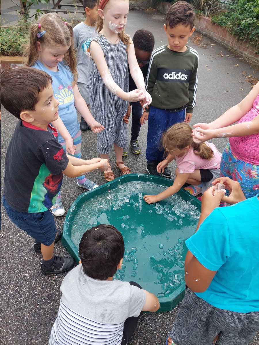 rougebouillon's tweet photo. A great way to hook year 2 into their muck, messes and mixtures topic! #scienceisfun #exploretolearn #respectbelievesucceed https://t.co/ntBQiSjpLC