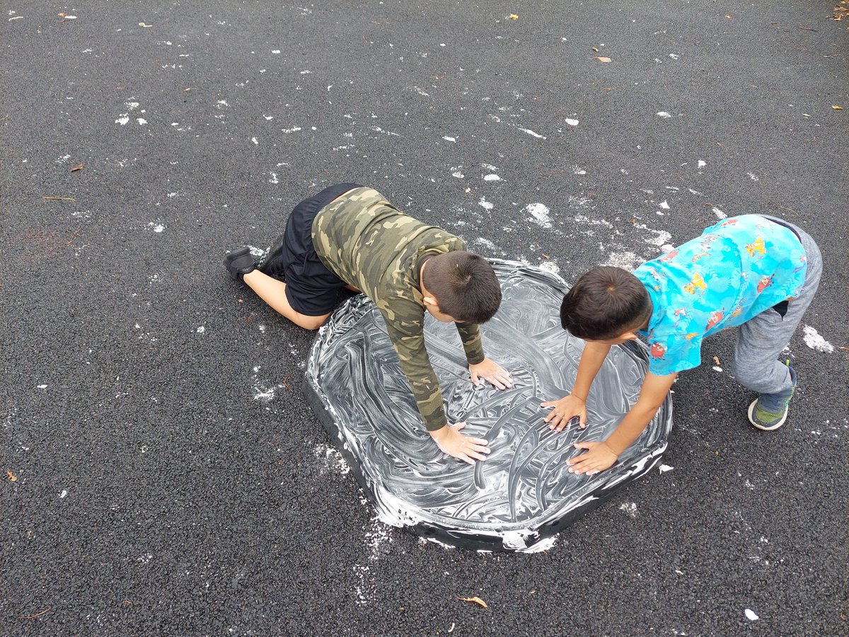 rougebouillon's tweet photo. A great way to hook year 2 into their muck, messes and mixtures topic! #scienceisfun #exploretolearn #respectbelievesucceed https://t.co/ntBQiSjpLC