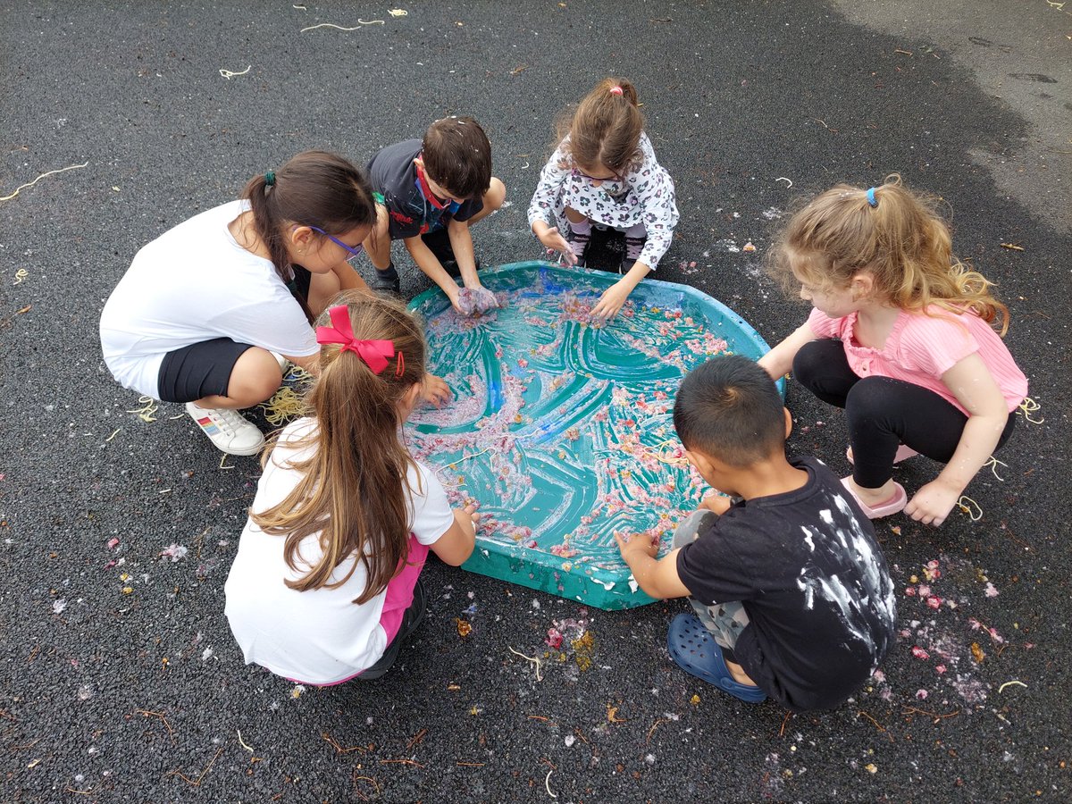rougebouillon's tweet photo. A great way to hook year 2 into their muck, messes and mixtures topic! #scienceisfun #exploretolearn #respectbelievesucceed https://t.co/ntBQiSjpLC