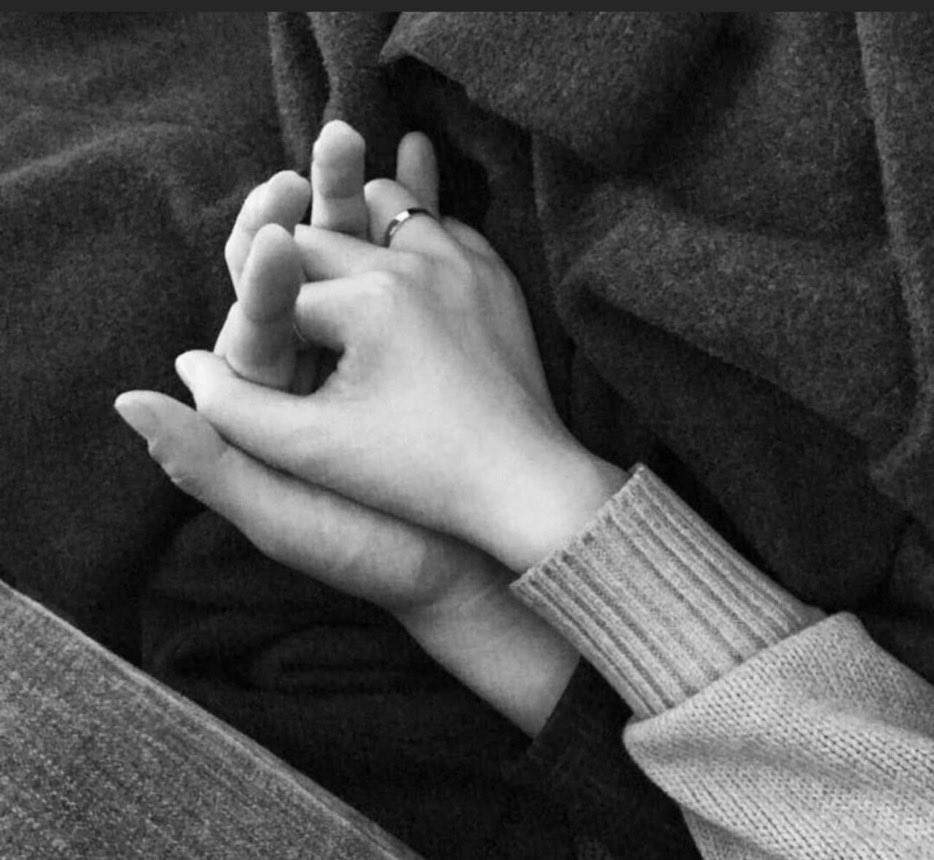 x_ao88's tweet photo. أحبّك لو الدنيّا و أهلها تعارضني💍🤍. https://t.co/g6aes5G5cg