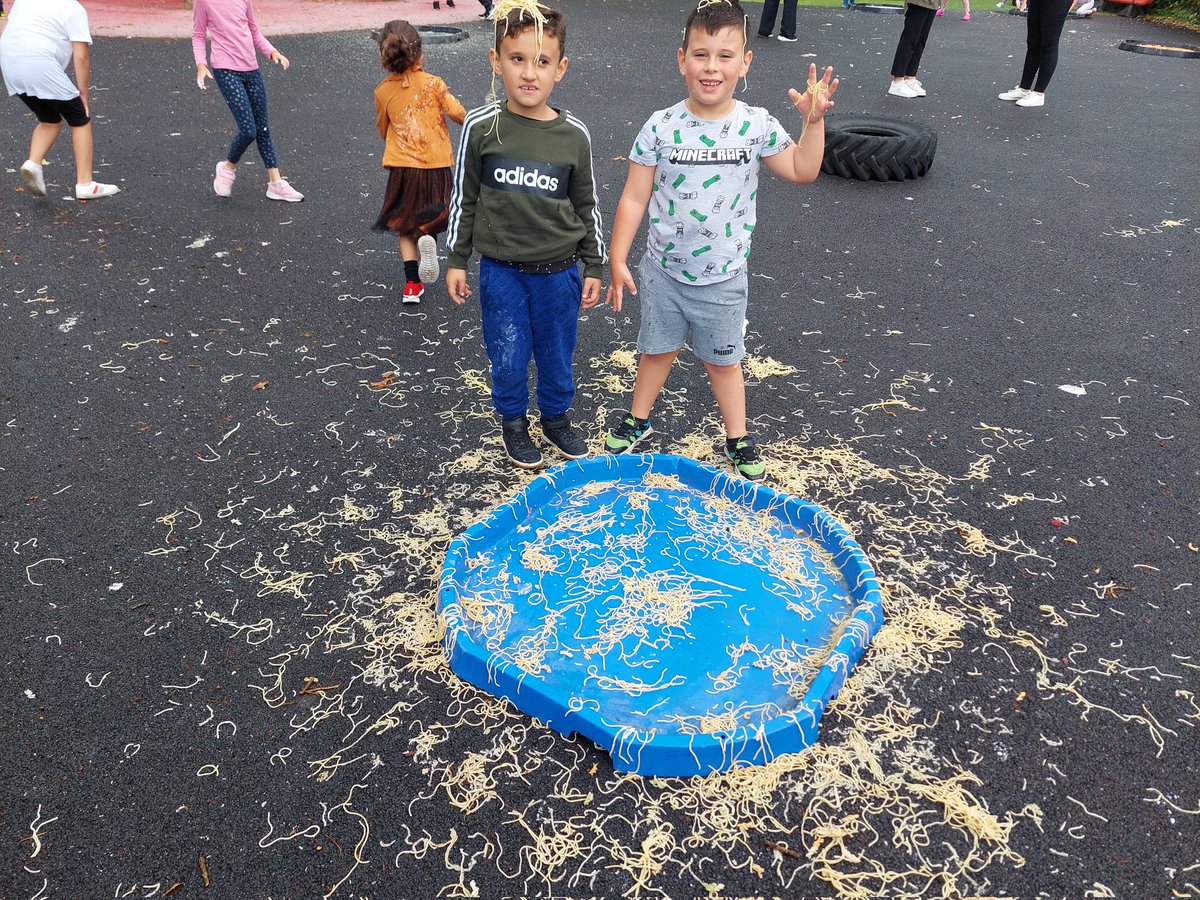rougebouillon's tweet photo. A great way to hook year 2 into their muck, messes and mixtures topic! #scienceisfun #exploretolearn #respectbelievesucceed https://t.co/ntBQiSjpLC