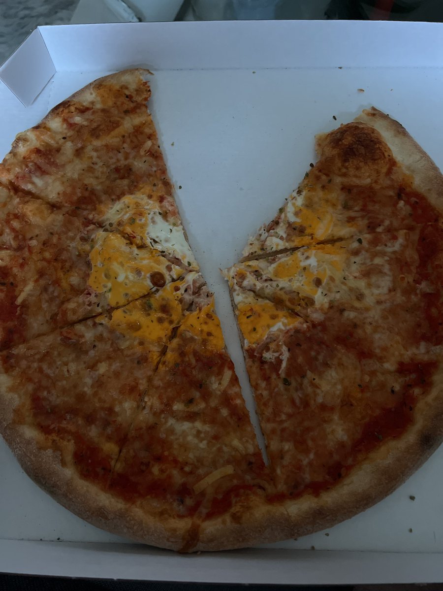 DailyPizzaNFT's tweet photo. Where are my Pizzalovers 😍🍕 https://t.co/I7F1ecFCKb