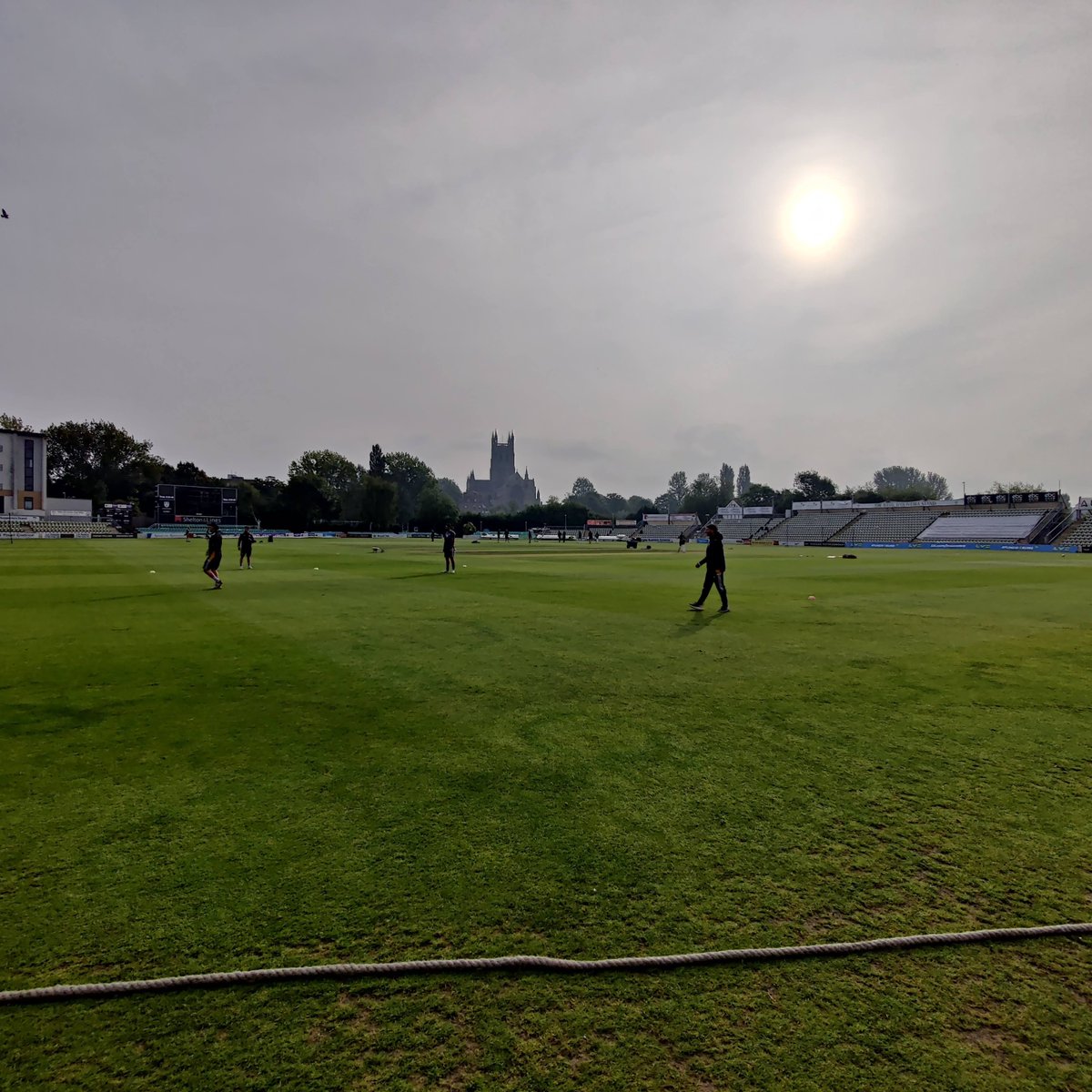 TrentBridge's tweet photo. Cricket in front of the cathedral.
#WorcsvNotts https://t.co/dccRyTQc8J