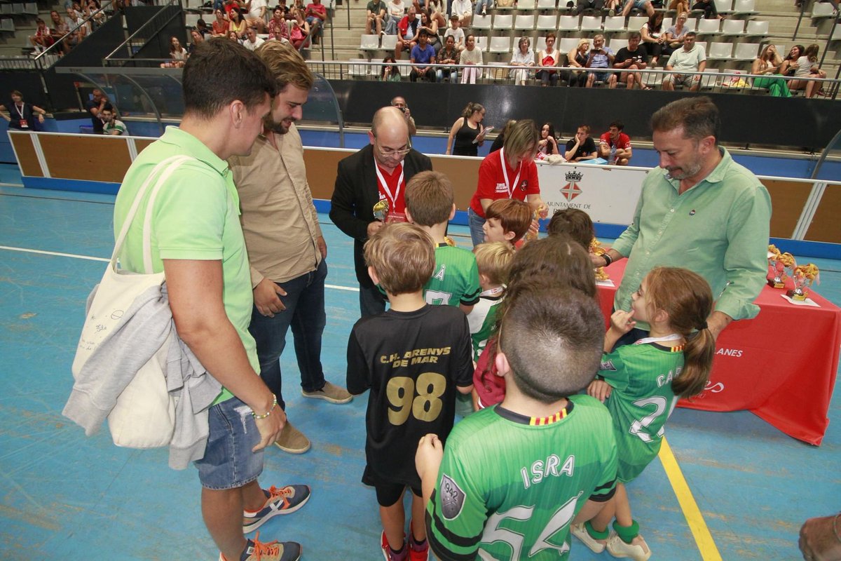 Notícia: Més de 300 esportistes al IV #TorneigInternacionalCostaBrava #HoqueiPatins Organitzat pel <a href="/CPBlanesAtletic/">C.P. Blanes Atlètic</a> la competició s’ha celebrat aquest passat cap de setmana a la <a href="/ciutatesportiva/">areaesports_blanes</a> aplegant 25 equips

blanes.cat/docweb/2022-09…

#esports
#hoquei 
#blanesciutatesportiva