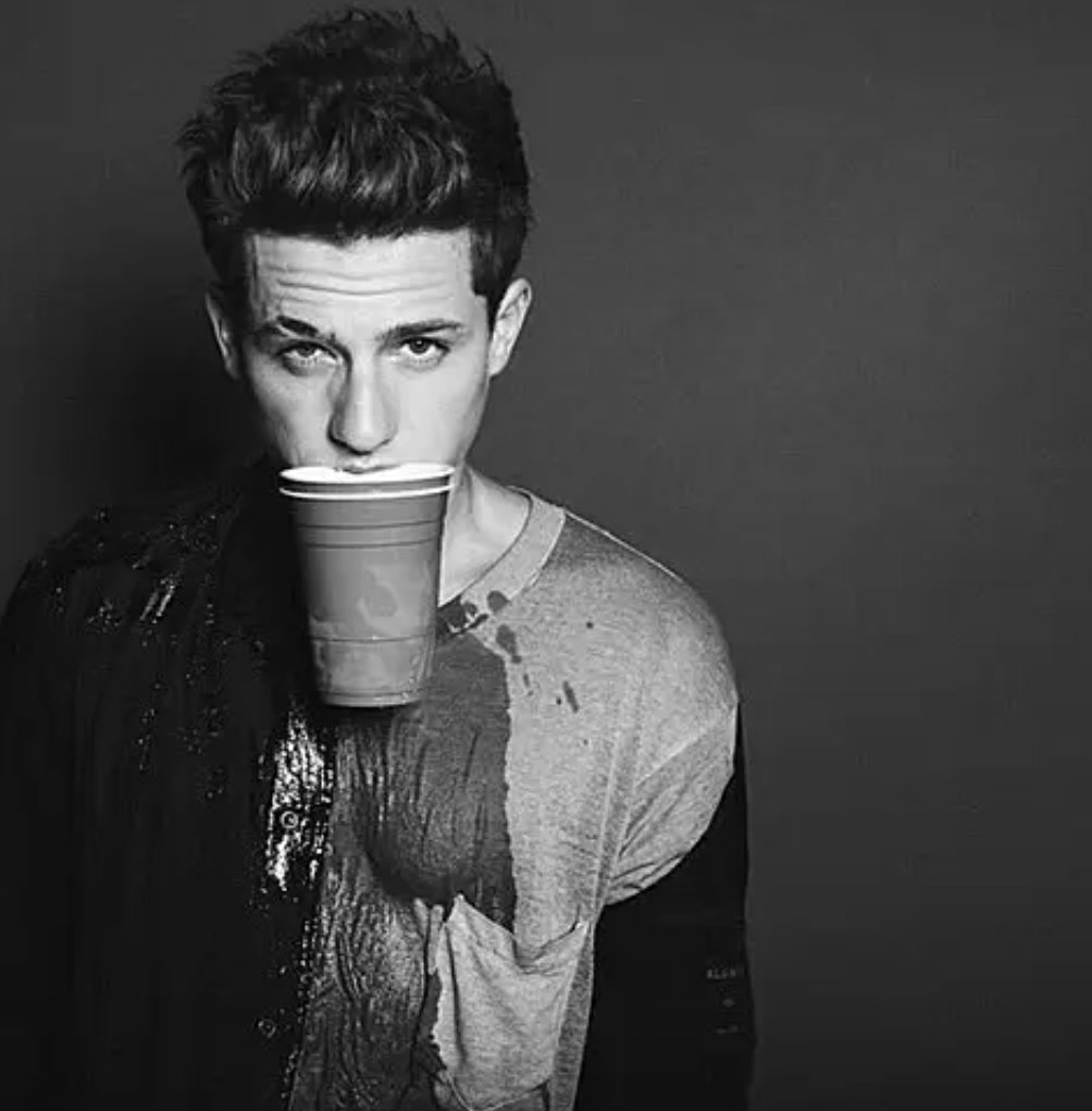 nekonekonekomu's tweet photo. 【#本日の選曲🎧️】
#Smells_Like_Me
#Charlie_Puth
出逢ってしまった····(ㆁωㆁ)
たぶん
私の今年の【Song of the Year】💫✨
歌詞もメロディーもチャーリーの声もコーラスも
何もかもが今年聴いた全ての楽曲の中で一番😊☝️✨
↓続く https://t.co/OTu3VrPV2B
