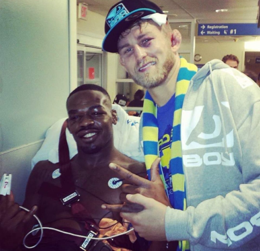 LigaUFCChile's tweet photo. 👏 PELEÓN
Ayer se cumplieron 9 años desde la gran pelea que nos regalaron Jon Jones y Alexander Gustafsson en el #UFC165 que se realizó en Toronto, 🇨🇦 Canadá.
Jones retuvo su Título por DU, y fueron "Pelea de la Noche" y "Pelea del Año 2013".
➡️ ¿Cómo recuerdas este choque? https://t.co/Qy1Ync9sfi