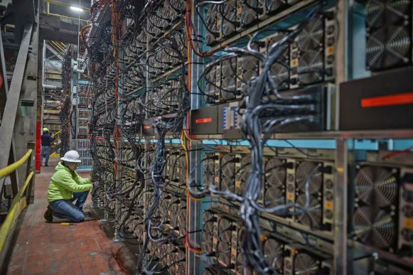 robertwarren's tweet image. 🚨Antminer overheating?🚨

Maybe you're running your S19s totally incorrectly...

A brand new  @hashdistributed  research drop and 🧵 where we explore how to up your S19 hash by ~15% and improve airflow, WHILE increasing power density 👀.

1/🧵