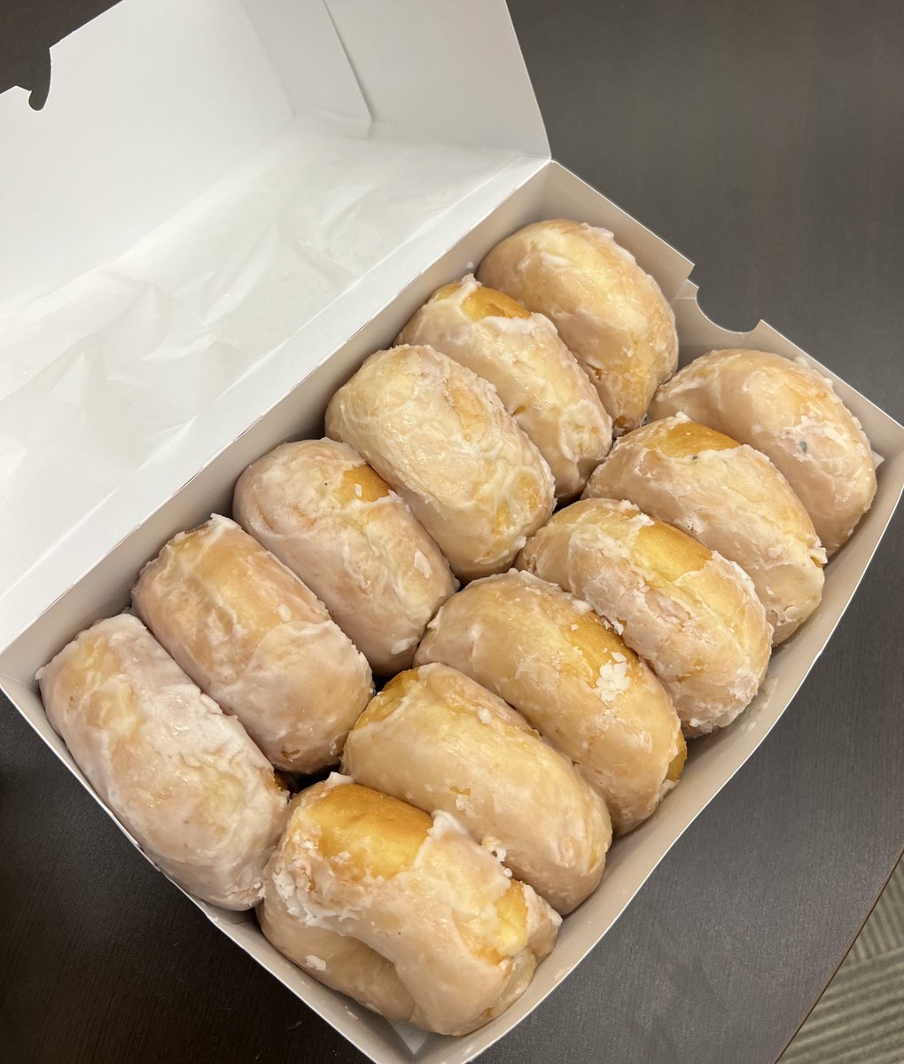 farrah_yvette's tweet photo. The best donuts. @abuttermilkdrop https://t.co/F6kL9YbpDi