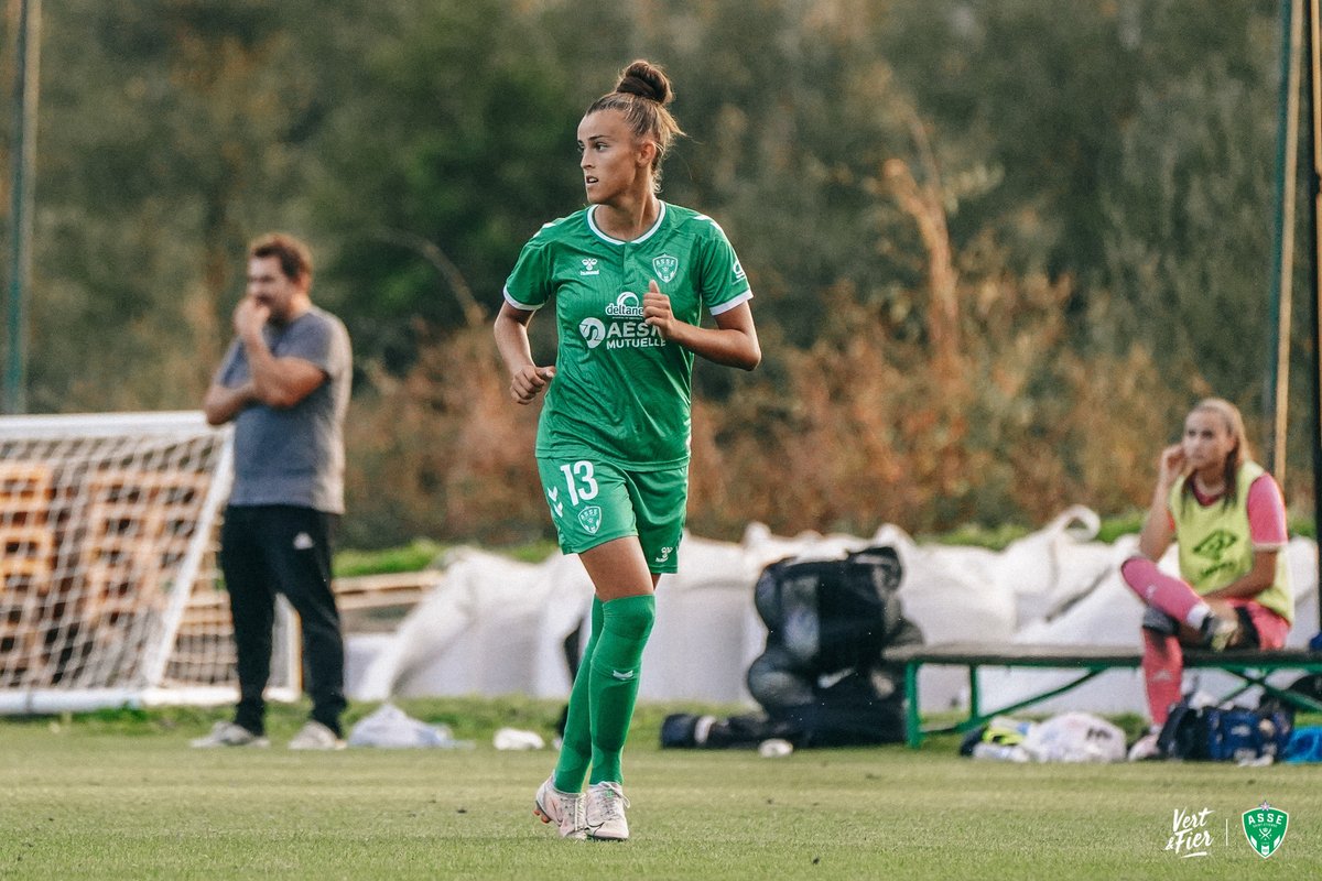 ASSEFeminines's tweet photo. Régulièrement invitée en @equipedefranceF, 𝗙𝗮𝘂𝘀𝘁𝗶𝗻𝗲 𝗕𝗮𝘁𝗮𝗶𝗹𝗹𝗮𝗿𝗱 🇫🇷 fait partie de la liste convoquée avec les U19 pour le 1er tour de qualification à l'Euro U19 féminin ! 🙌 https://t.co/j7CjvHTFdf