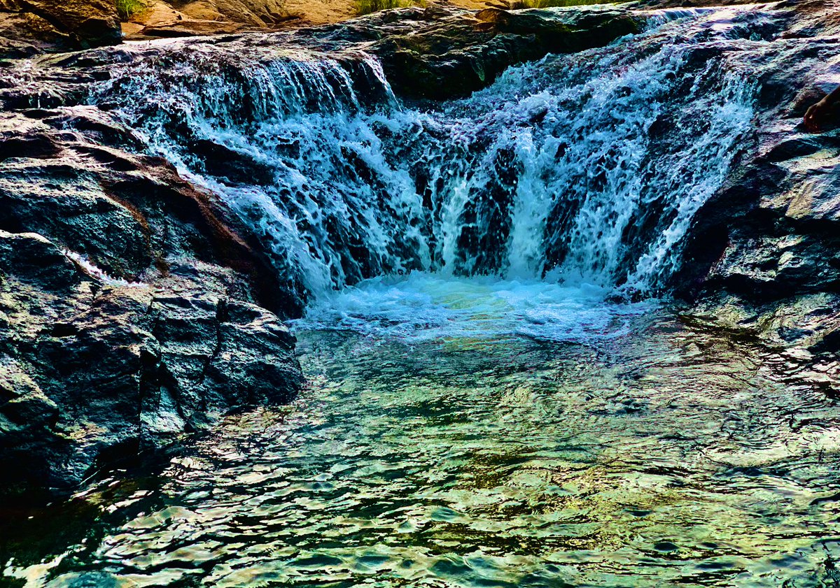 amasada2's tweet photo. #BrandingAfrica 
Allah Kolon ou « Le puit de Dieu » est lieu touristique à #Dinguiraye, une sorte de piscine naturelle alimentée par les chutes de Kebalimba.

Situé à environ 5 km de la ville, plusieurs jeunes y ont appris à nager. 

#NationBranding #VisitGuinea #Guinée🇬🇳 #TL224 https://t.co/XHfchGPLjA