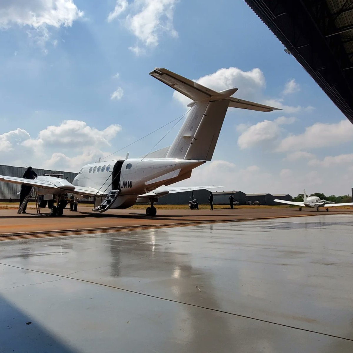 AlphaOneAvia's tweet photo. Preparations are underway for post maintenance test flight.
#AOA #ALPHAONEAVIATION #ALPHADRONES #DRONES #FLYHIGH #AIRCRAFTMAINTENANCE #AVIATION #AME #ZSLWM https://t.co/KxqdVpt9Xb
