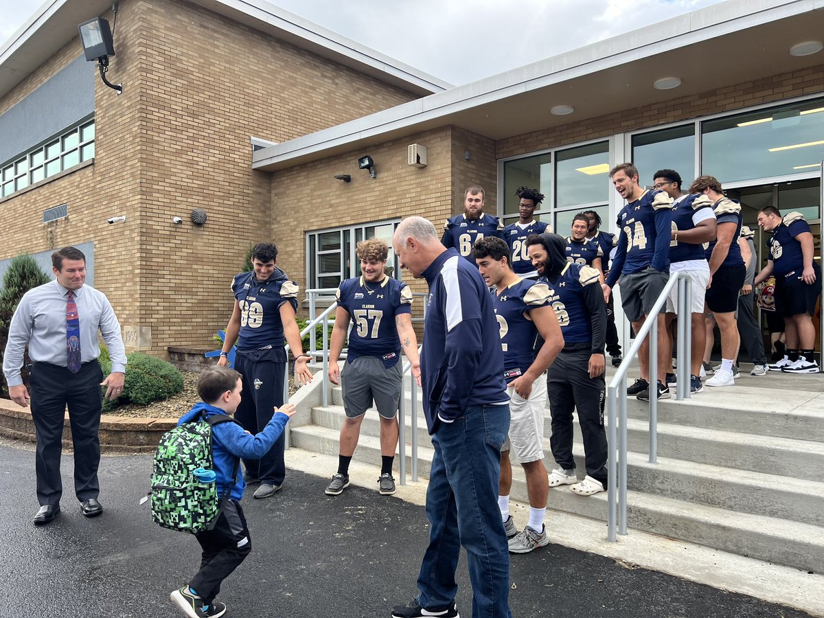 Our players and staff headed to Clarion Limestone Elementary to greet future Golden Eagles as they head to school! 🏫 📚 ✏️ 

#WingsUp
