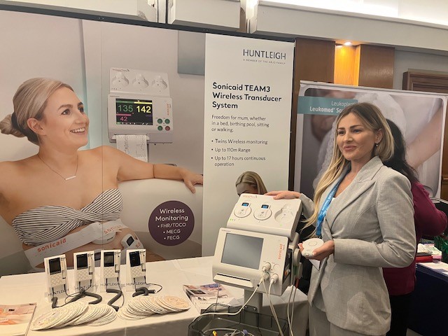 Huntleighdiag's tweet photo. Senior Obstetric Product Manager @Stacey_Tyler01 at todays @babylifeline conference, demonstrating the 𝗡𝗘𝗪 #Sonicaid Wireless Transducer System. #MatSafety2022 https://t.co/QWkC7IjOqn