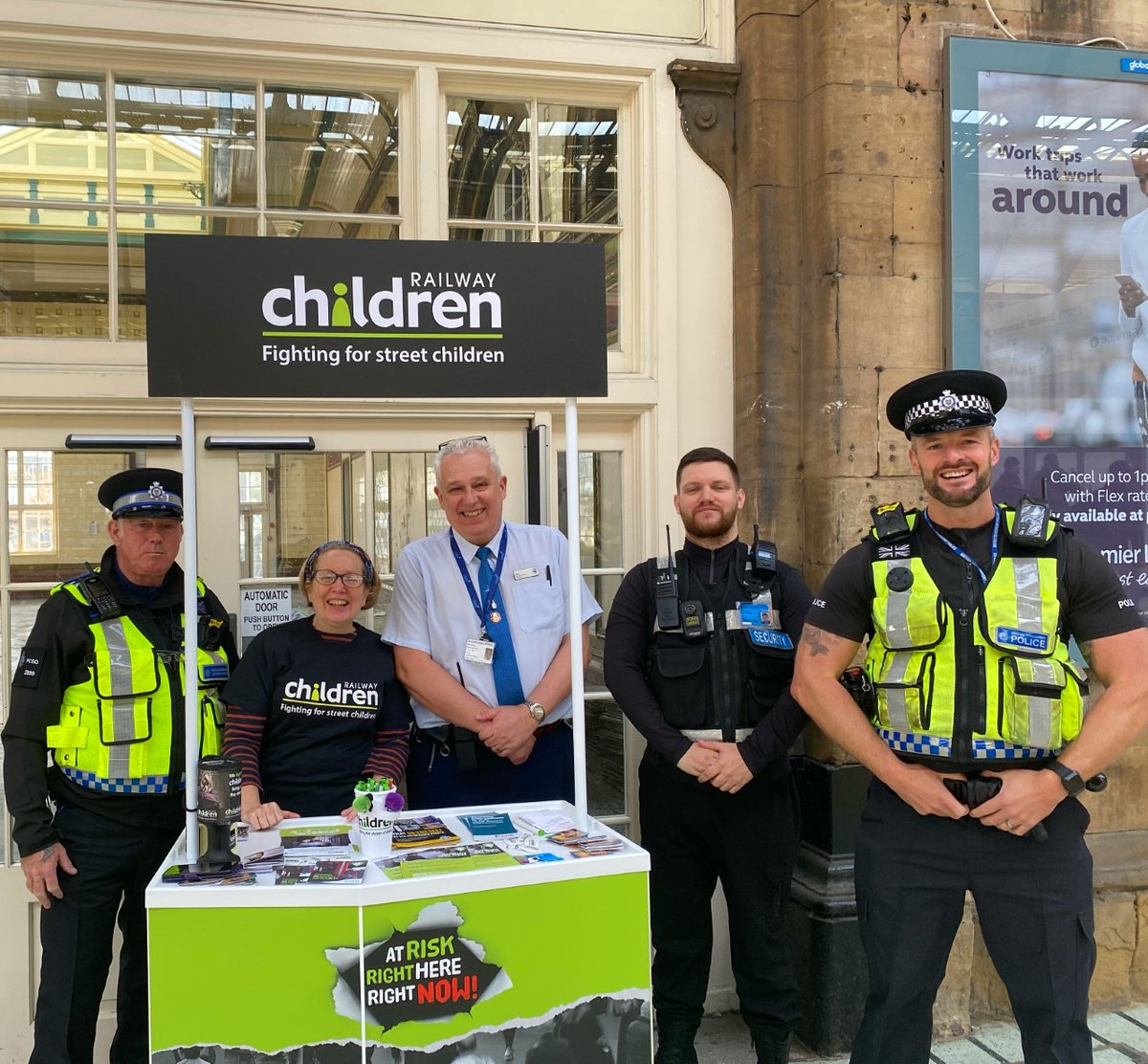 It was good to reach out to a high level footfall this morning with a morning engagement event at Hull.  We have been working in conjunction with the Railway Children and TPE around safeguarding and promotion of the text 61016 number #Railwaychildren #TPE #Carlislesecurity