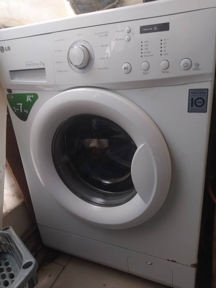 shopdeclutterng's tweet image. An LG automatic washing machine

Has never gone through any repairs 

Condition: Used

Price: 120k (negotiable)

Location: Palmgrove

#declutter
#declutterlagos