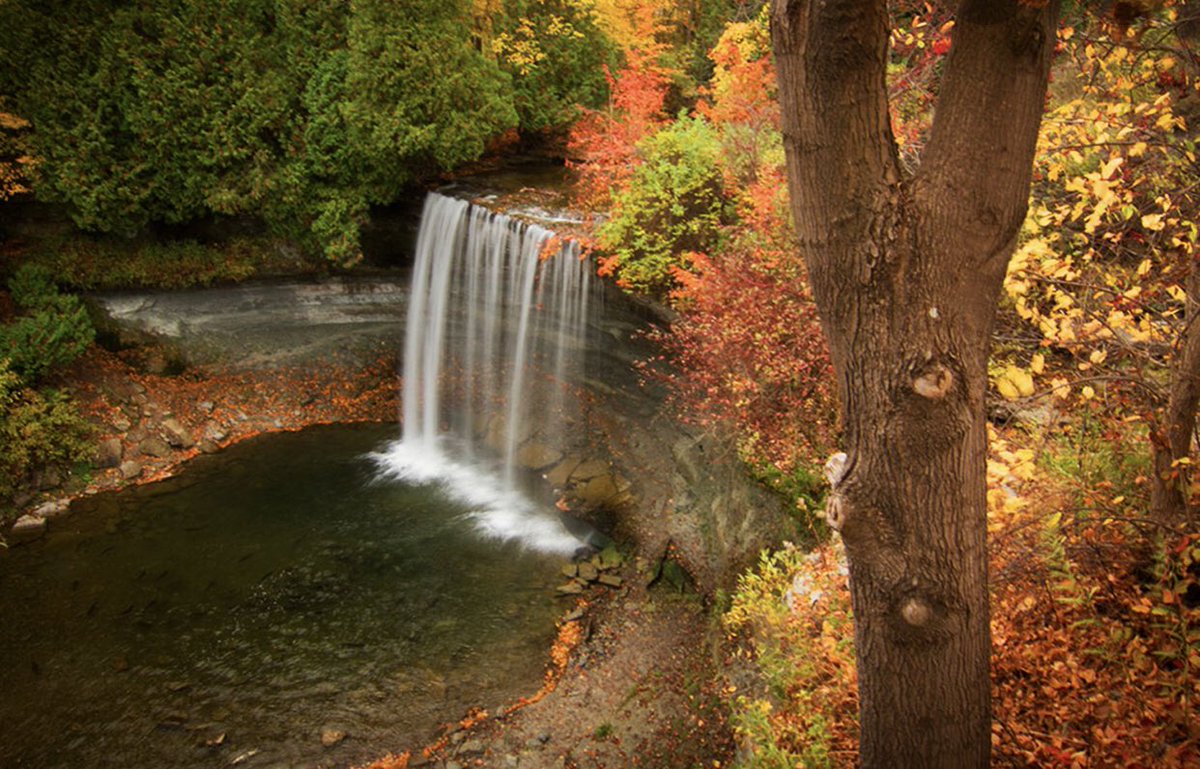 DhkBeau's tweet photo. In Ojibwe our word for autumn is dagwaagi (pronounced da-gwaa-gi). Kagawong Falls at Manitoulin Island. https://t.co/mHmDFA4paA