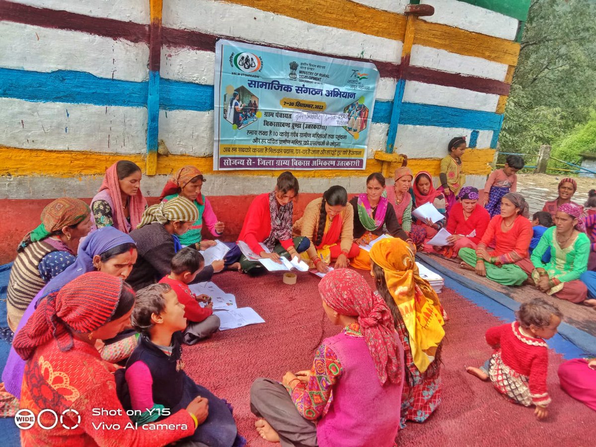NrlmDunda's tweet photo. During Social Mobilization campaign Under @NRLM @SHG formation at @Uprikot today visited by @BMMU Dunda team along with Surendra ji from @REAPUttarkashi team total 13 SHG formed. 

@ganeshjoshibjp   
@USRLMUTTARKASHI 
@REAPUttarkashi https://t.co/bPFRuDpQ0K
