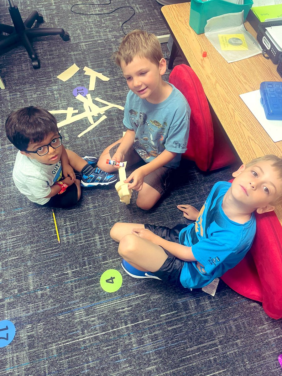 It’s Teamwork Thursday in Ms.Turner’s class! They worked together in groups to see who could make the longest paper chain! It was a tough competition! These students worked hard! #madetoshine #oglestrong