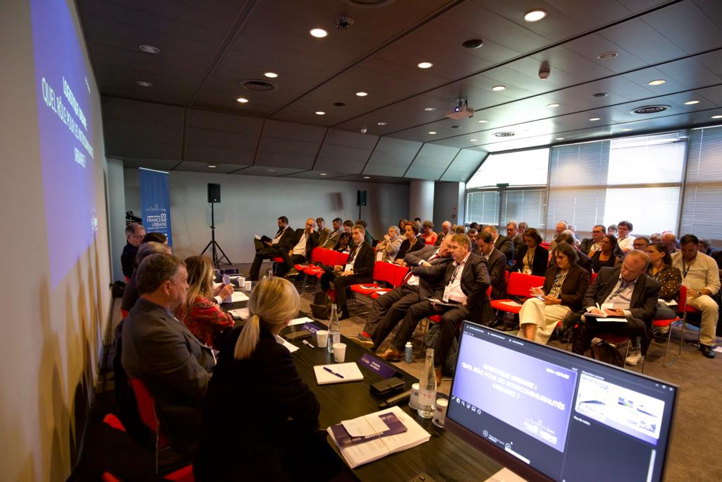 France_urbaine's tweet photo. [#JNFU2022] Atelier 4 - logistique urbaine : quel rôle pour les intercommunalités urbaines ? Les #ZFE sont-elles une base nécessaire et suffisante pour asseoir une compétence intercommunale dédiée ? Quelles compétences spécifiques et transversales doivent-elles développer ? https://t.co/2LnPnPqdEA
