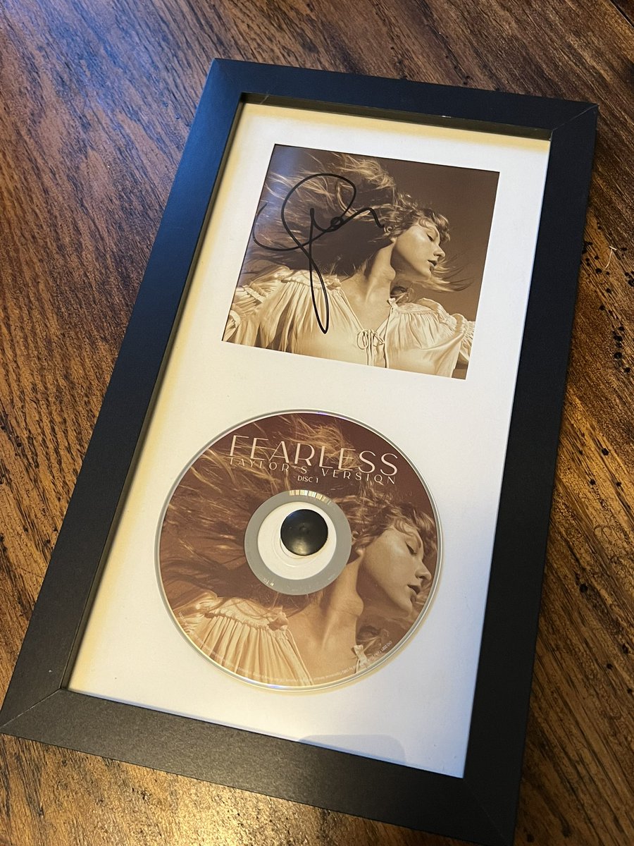 jessica_parks's tweet photo. Giveaway time!! Since I was lucky and got a new fearless with a heart, I want to giveaway my other signed one! To enter just like, comment, follow me and tag a friend below! For an extra entry, comment on my TikTok I am posting in the next thread and double points for tagging https://t.co/fRciHgXlsR