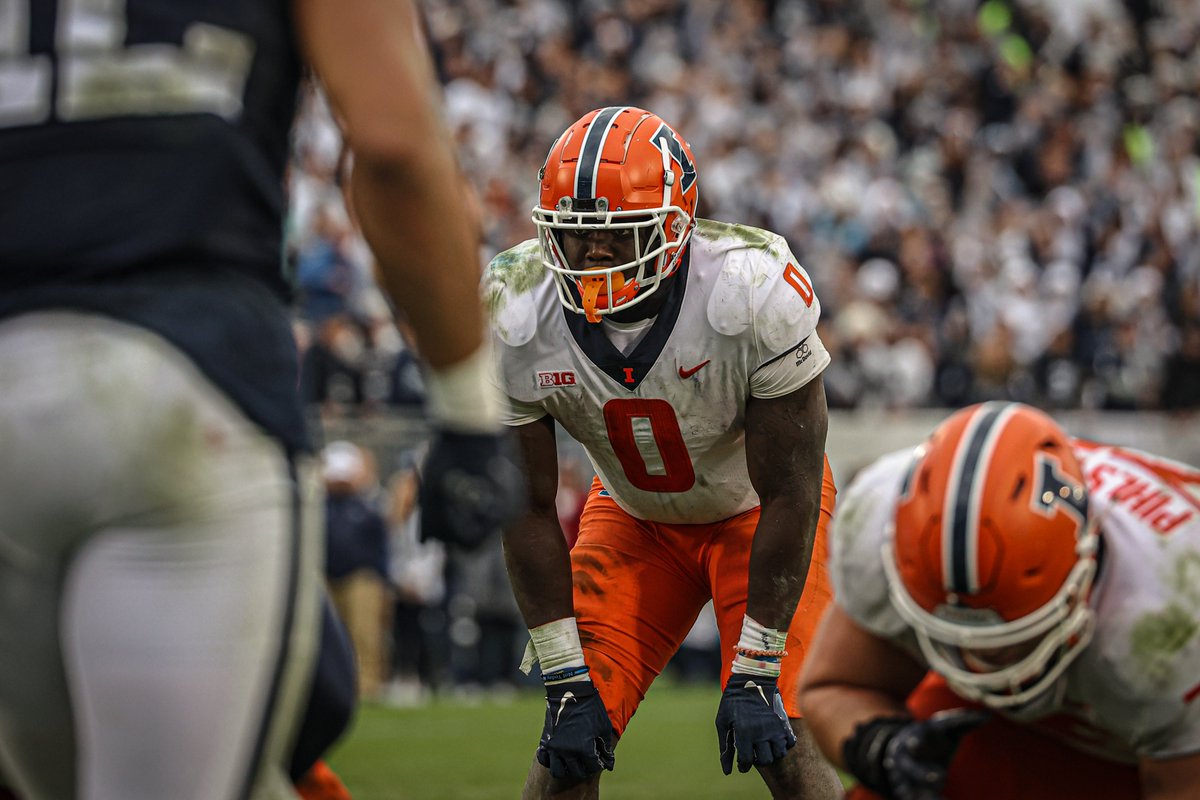 CC_BloNo's tweet photo. Best of luck to @IlliniFootball as they take on Chattanooga tonight! We can't wait to host @goatmccray5, @tommydevito007, and @cwash82 this Saturday from 12PM-1:30. Get your tickets by visiting the shop! Tickets on-sale at the shop!

@nowbn1007 
@967Rock 
(📸@pierson_sid) https://t.co/kfLvOMTbbk